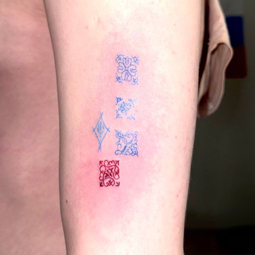 Тату на руке: орнаменты в стиле азулежу